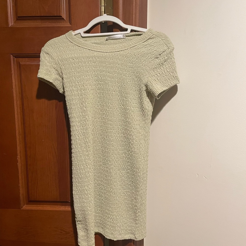 Elodie green fitted t shirt dress - BRAND NEW w tags on it still! Size small